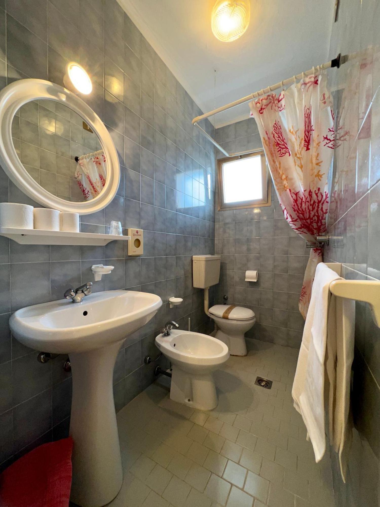 Hotel Myriam Lignano Sabbiadoro Ngoại thất bức ảnh