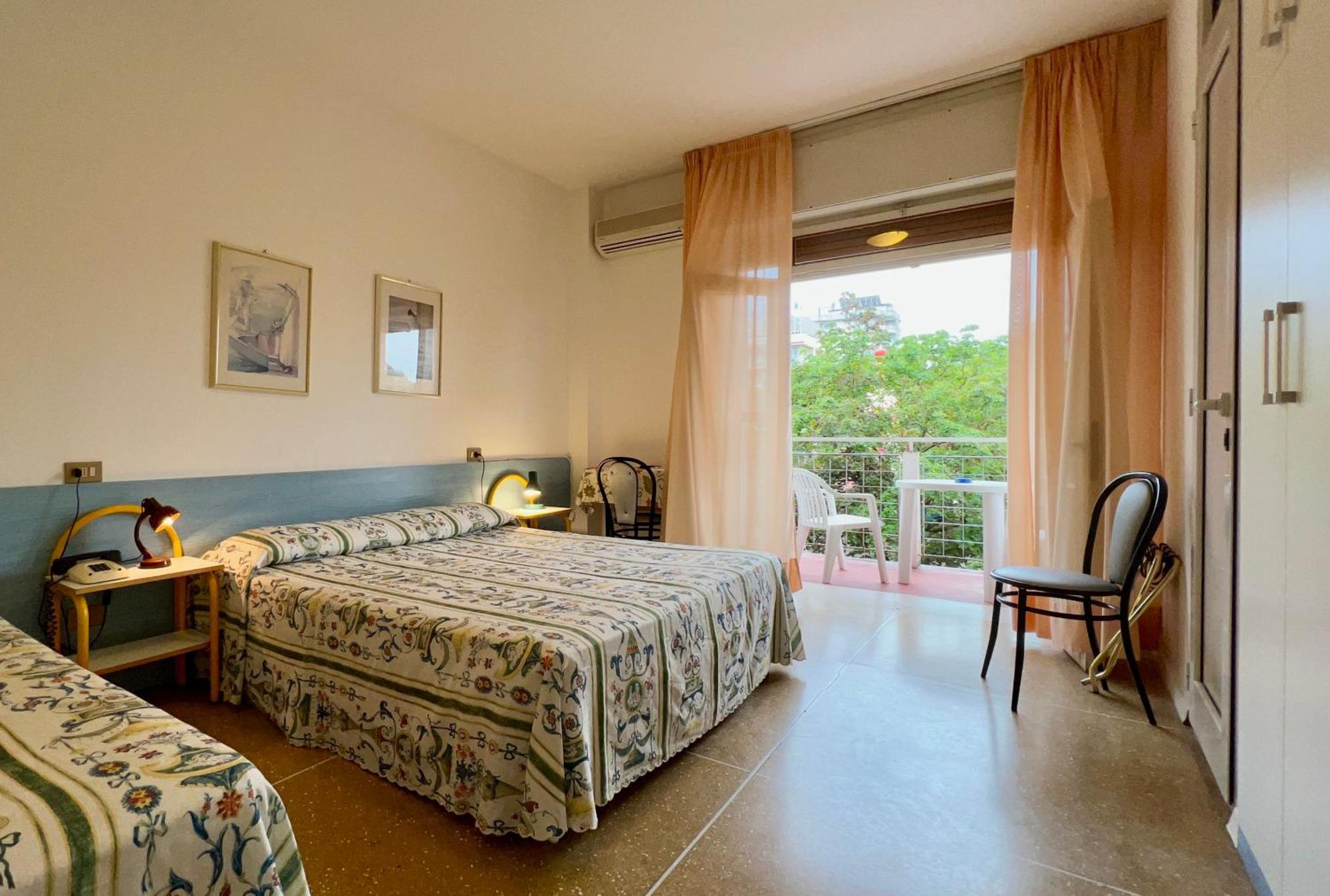 Hotel Myriam Lignano Sabbiadoro Ngoại thất bức ảnh