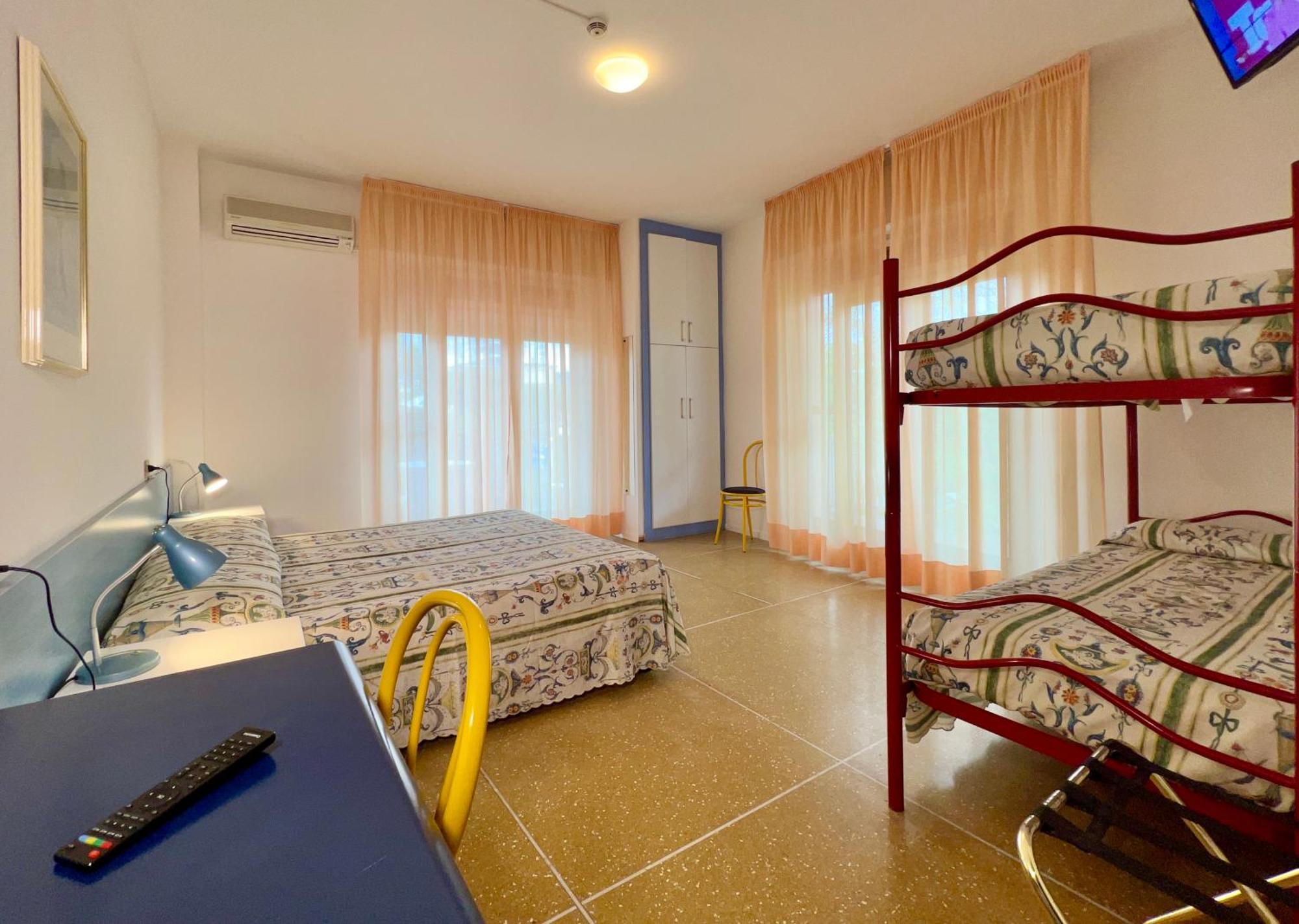 Hotel Myriam Lignano Sabbiadoro Ngoại thất bức ảnh