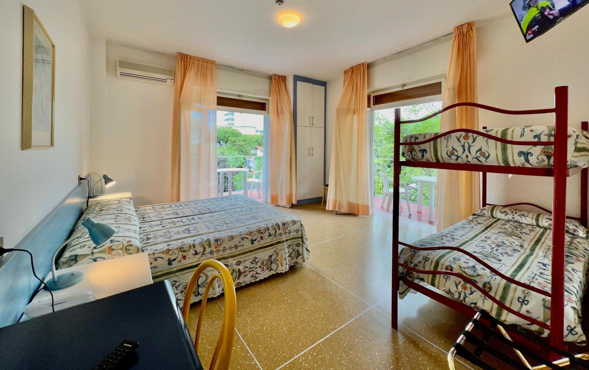 Hotel Myriam Lignano Sabbiadoro Ngoại thất bức ảnh
