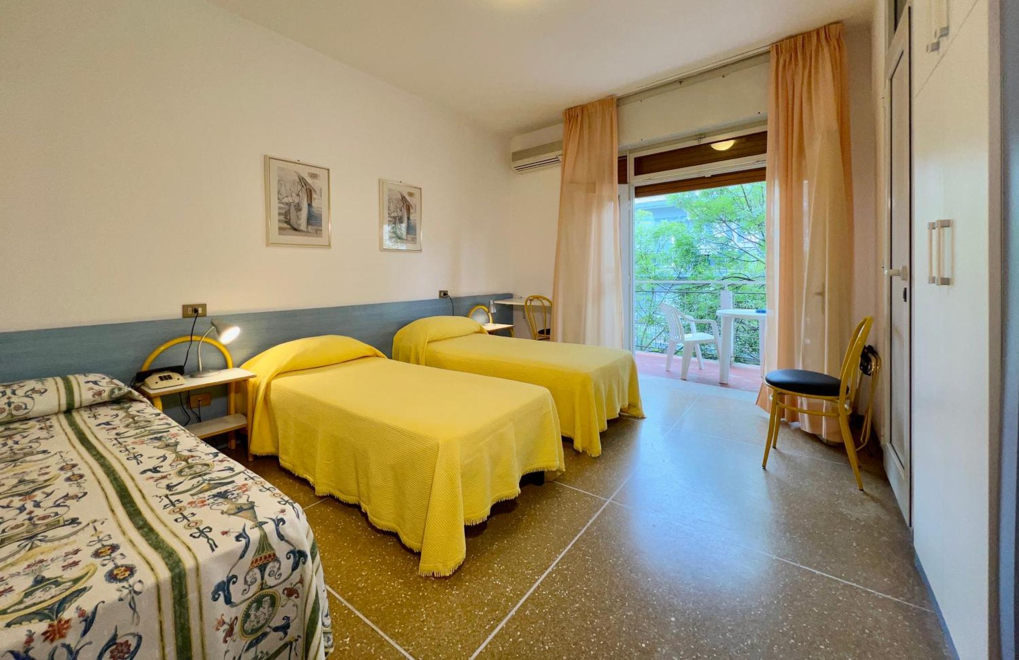 Hotel Myriam Lignano Sabbiadoro Ngoại thất bức ảnh