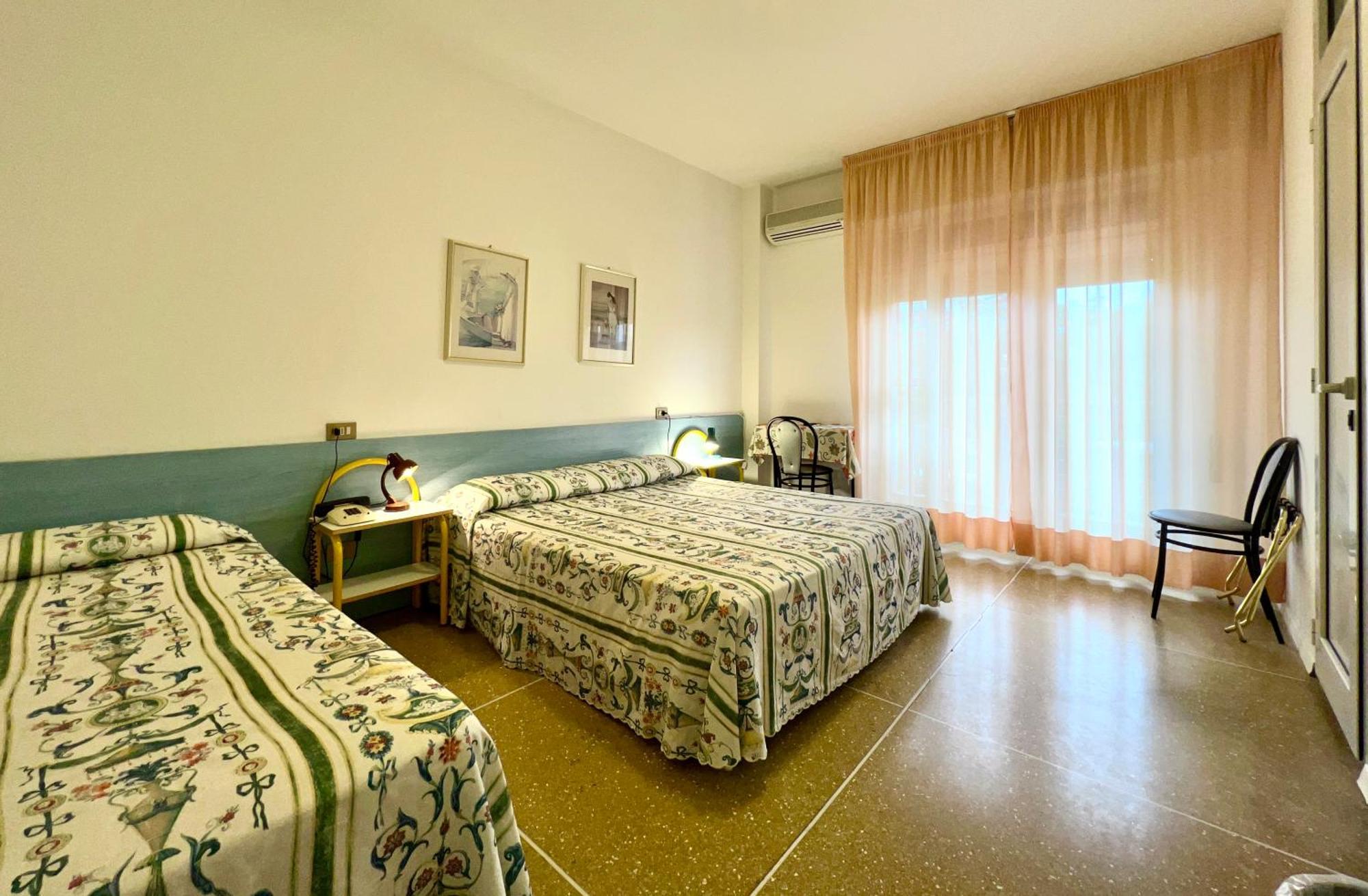 Hotel Myriam Lignano Sabbiadoro Ngoại thất bức ảnh